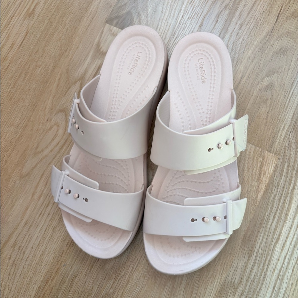 CROCS Brooklyn Low Buckle Sandals QUARTZ size 7